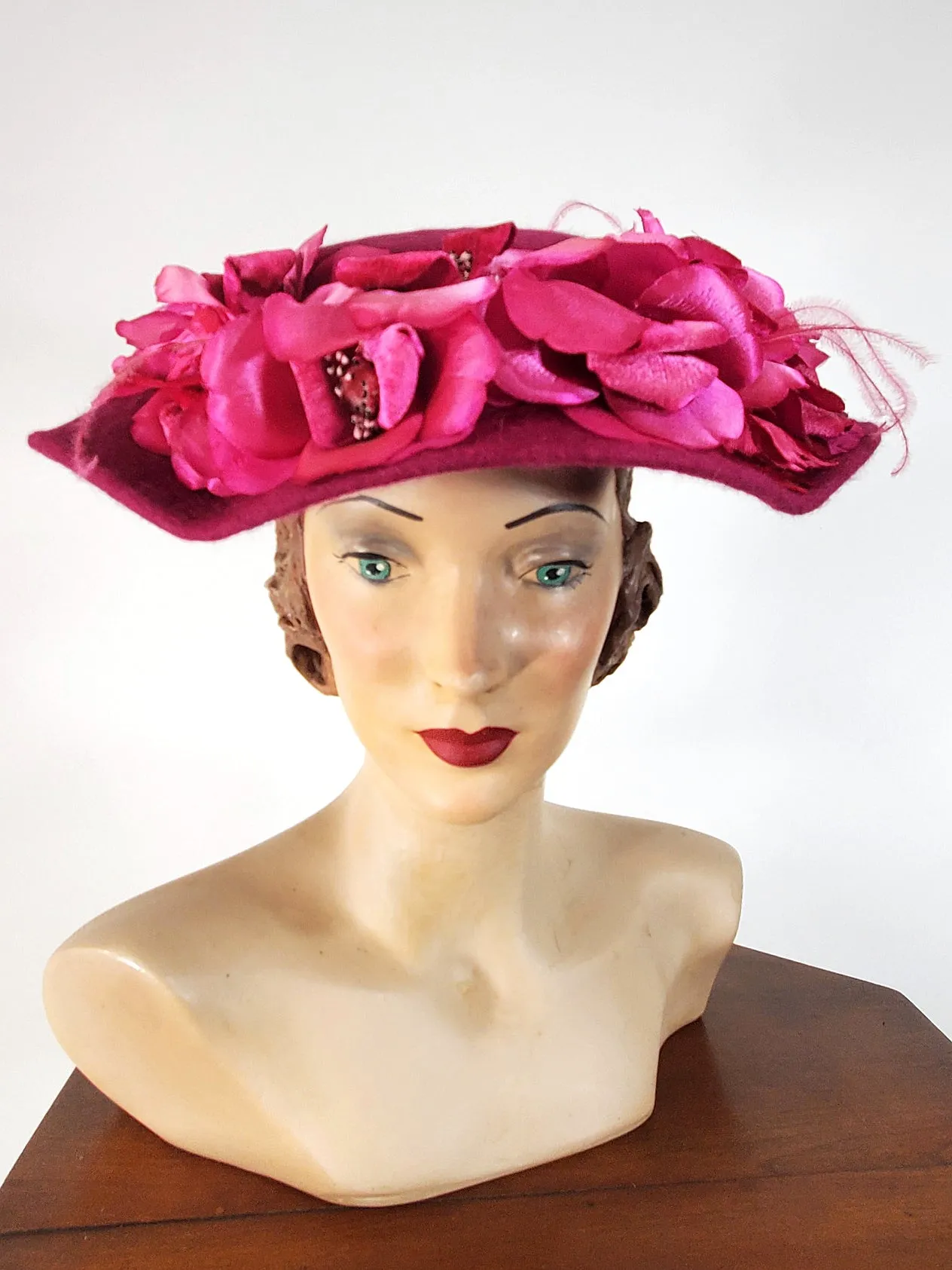 40s/50s Wide Brim Platter Hat in Deep Fuchsia Fur Felt