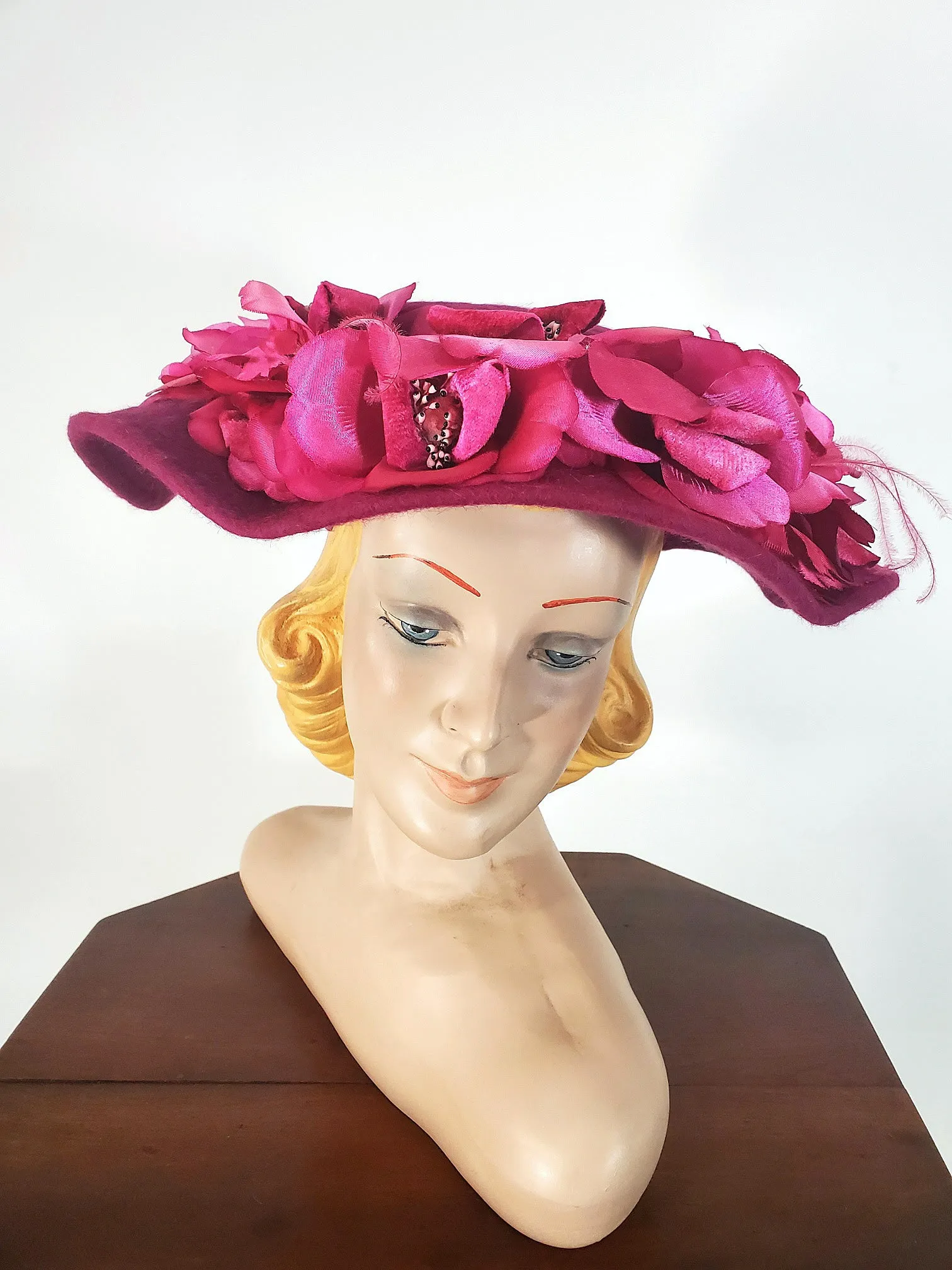 40s/50s Wide Brim Platter Hat in Deep Fuchsia Fur Felt