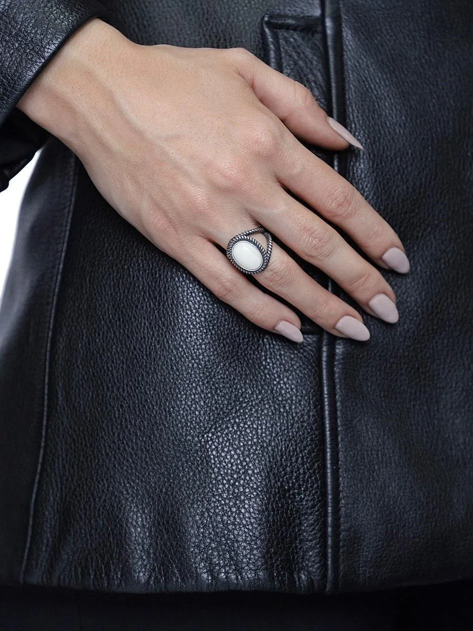 Women's Silver Ring with Mother Of Pearl Stone